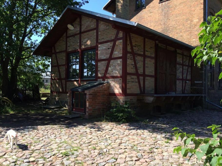 Romantisches Studio Am Waldesrand Mit Gartensauna Schwarz Exterior foto