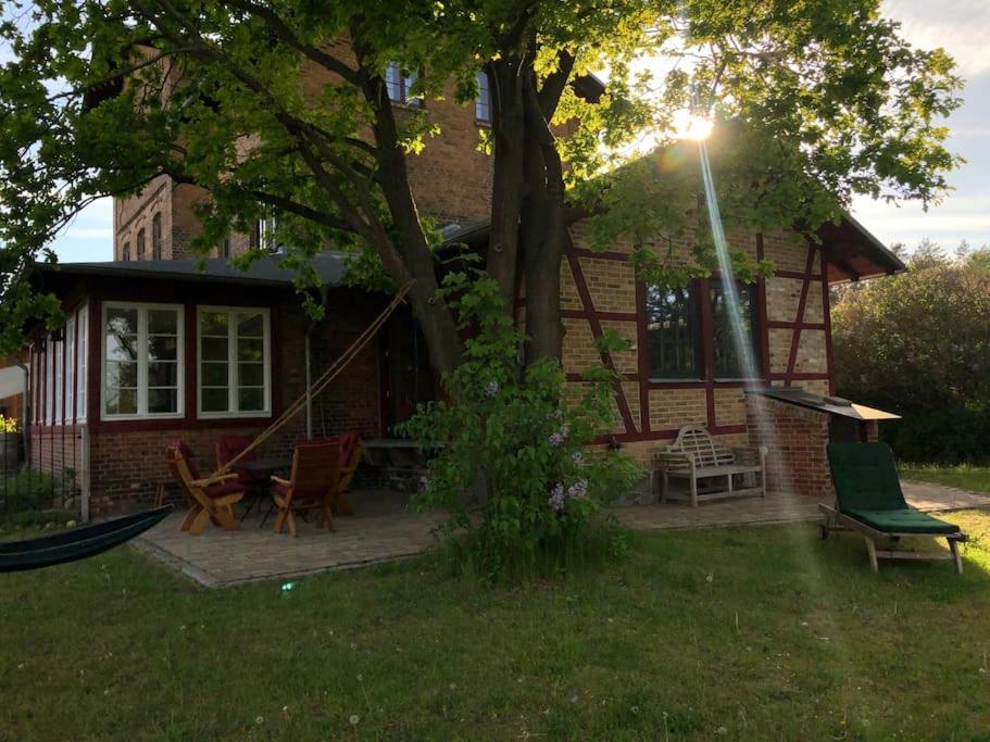 Romantisches Studio Am Waldesrand Mit Gartensauna Schwarz Exterior foto