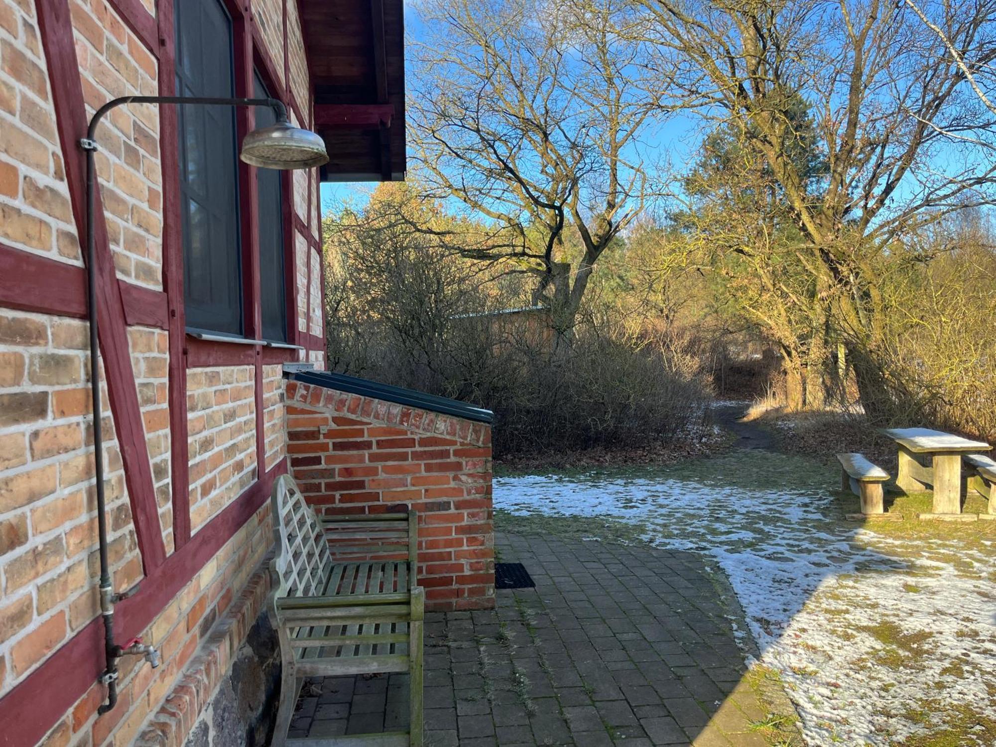 Romantisches Studio Am Waldesrand Mit Gartensauna Schwarz Exterior foto